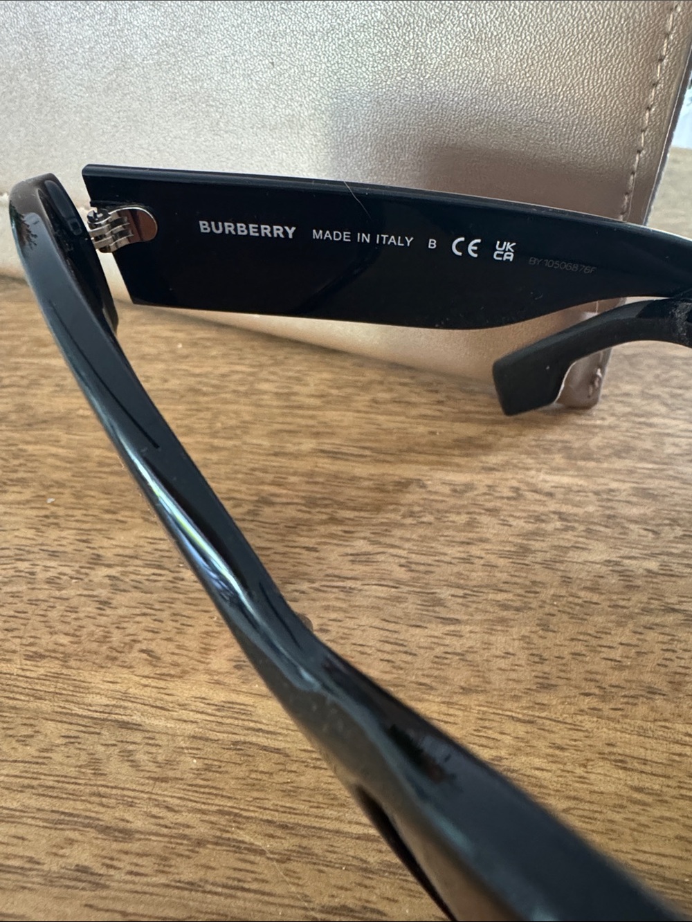 Burberry Black Cat-Eye Sunglasses with Brown Gradient Lenses and Beige Case - Picture 6 of 6